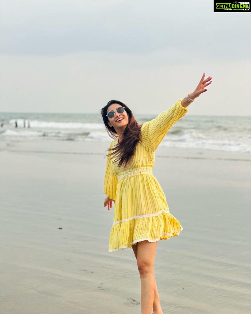 Bhanu Sri Mehra Instagram - 💛 Credit’s: @adv.harikagoud #goa #beach #goabeach #bhanusree🔥❤️ #selflove #positivevibes #only #peace #happy