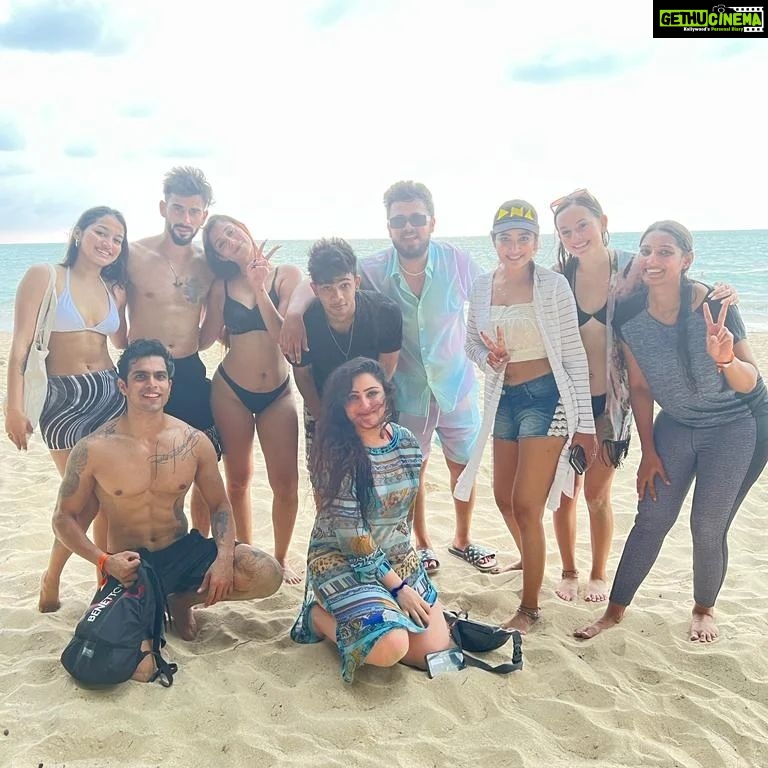 Bhanu Sri Mehra Instagram - 😊 #beachvibes #memories #bhanusree🔥❤️ #phuketthailand #beach @tejaswini_madala @pheba._ @kevinalmasifar @anushkamitra