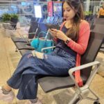 Bhanu Sri Mehra Instagram - Traveling time ⏲️ #travel #time #busywithphone #instagram #bhanusree🔥❤️ #love