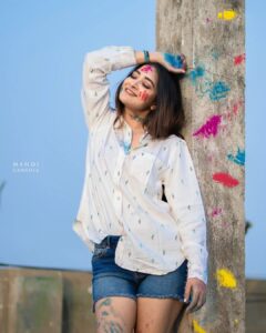 Bhanu Sri Mehra Instagram - May God gift you color's of life, joy, happiness, friendship, love ❤️ and all the other colors you want to paint 🎨 in your life ✨️ 