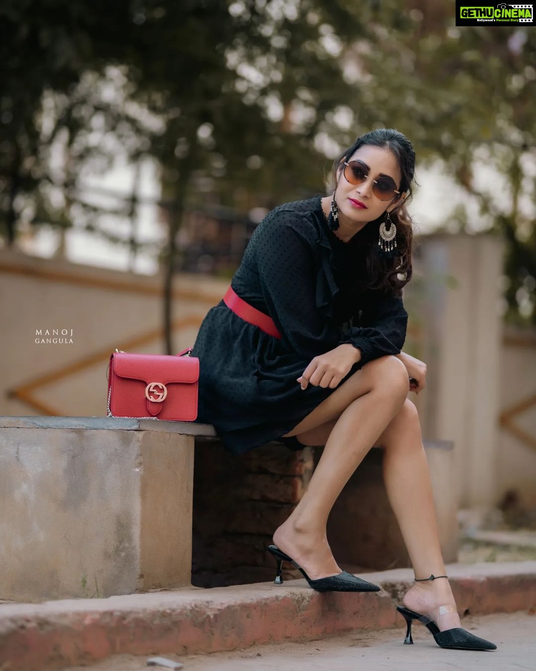 Bhanu Sri Mehra Instagram - Look for the magic every moment ✨️ 🖤 Click: @manoj_gangula Makeup and Hairstyle: @shrad_dhamakeovers #bepositive ##trynewlooks #stylishlook #telugupilla #tollywoodactress #instsgramfashion #bhanusree🔥❤️