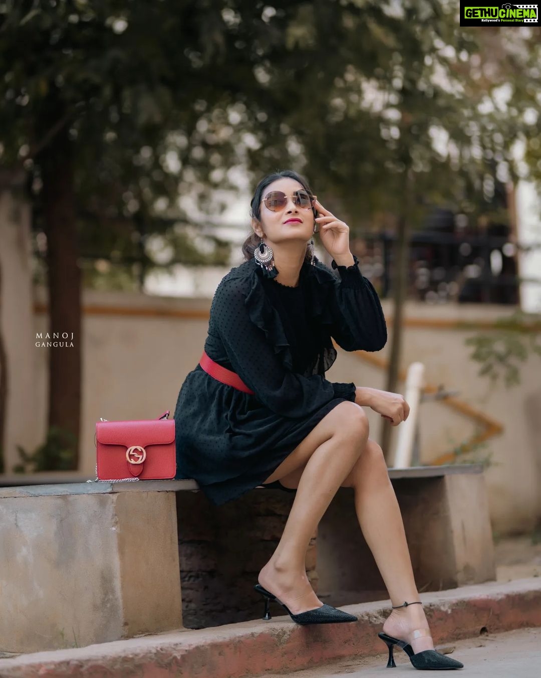 Bhanu Sri Mehra Instagram - Look for the magic every moment ✨️ 🖤 Click: @manoj_gangula Makeup and Hairstyle: @shrad_dhamakeovers #bepositive ##trynewlooks #stylishlook #telugupilla #tollywoodactress #instsgramfashion #bhanusree🔥❤️