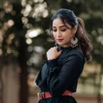 Bhanu Sri Mehra Instagram - Look for the magic every moment ✨️ 🖤 Click: @manoj_gangula Makeup and Hairstyle: @shrad_dhamakeovers #bepositive ##trynewlooks #stylishlook #telugupilla #tollywoodactress #instsgramfashion #bhanusree🔥❤️