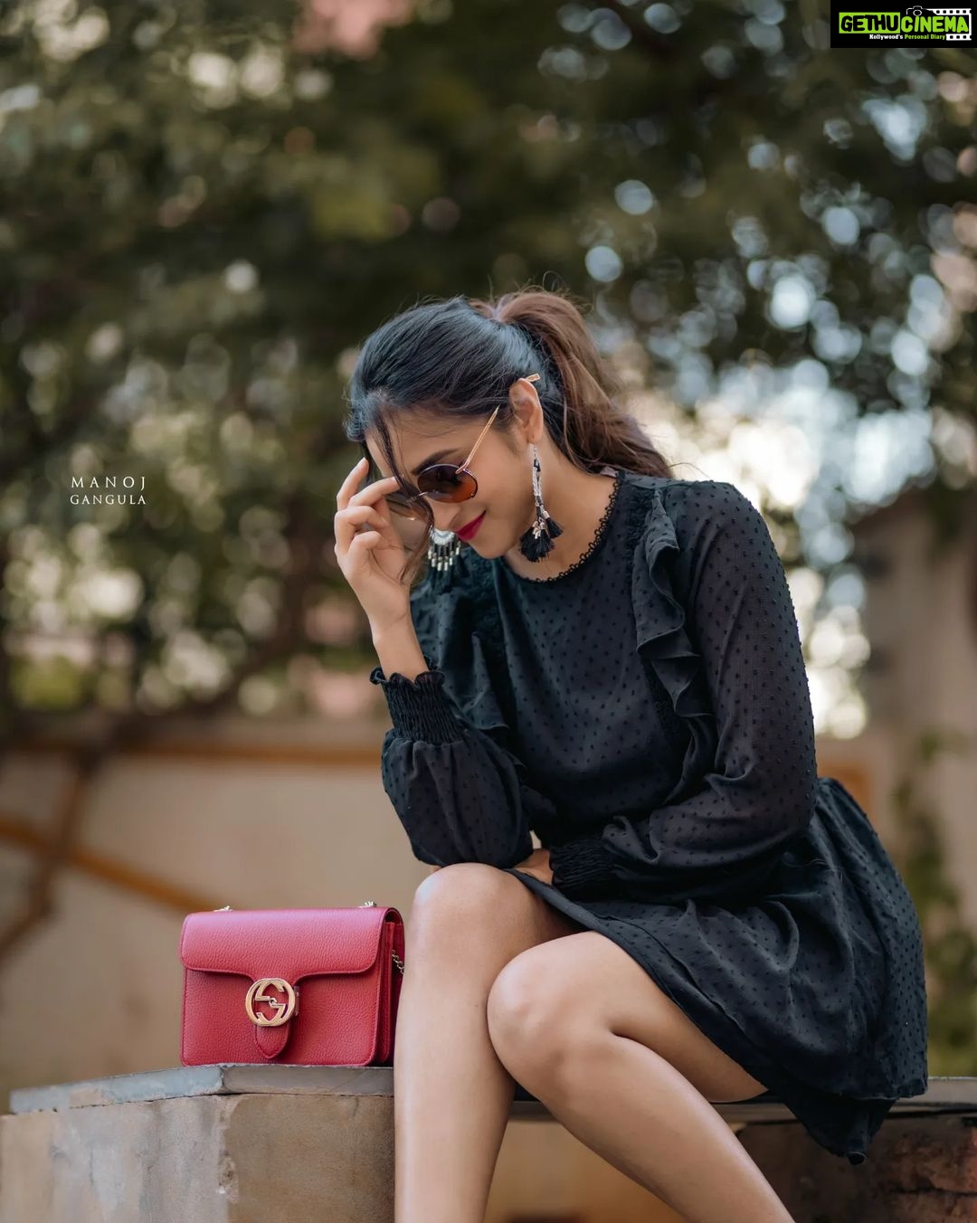Bhanu Sri Mehra Instagram - Look for the magic every moment ✨️ 🖤 Click: @manoj_gangula Makeup and Hairstyle: @shrad_dhamakeovers #bepositive ##trynewlooks #stylishlook #telugupilla #tollywoodactress #instsgramfashion #bhanusree🔥❤️