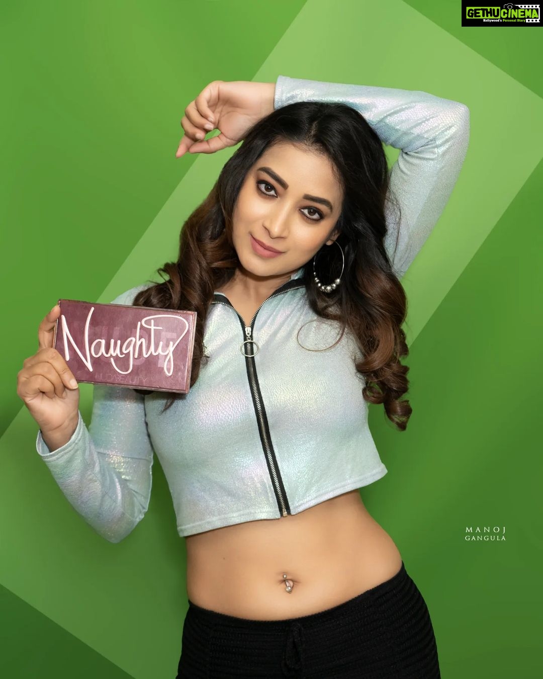 Bhanu Sri Mehra Instagram - Be yourself there's no one better ✨️ Click: @manoj_gangula Make up and Hairstyle: @shrad_dhamakeovers #newclick #actorslife #tollywoodactress #telugupilla #bhanusree🔥❤️ #hybridpilla #instsgramfashion
