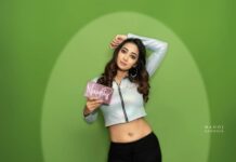 Bhanu Sri Mehra Instagram - Be yourself there's no one better ✨️ Click: @manoj_gangula Make up and Hairstyle: @shrad_dhamakeovers #newclick #actorslife #tollywoodactress #telugupilla #bhanusree🔥❤️ #hybridpilla #instsgramfashion