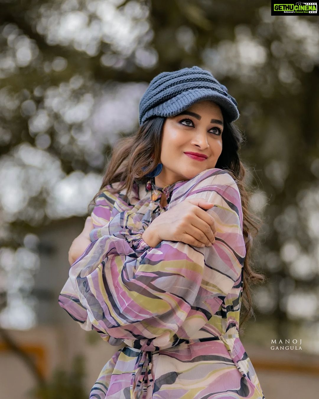 Bhanu Sri Mehra Instagram - Look for the magic every moment ✨️ Click: @manoj_gangula Make up: @shrad_dhamakeovers Hairstyle: @shrad_dhamakeovers #newclick #actorslife #busy #instsgram #instsgramfashion #telugupilla #bhanusree🔥❤️ #hybridpilla