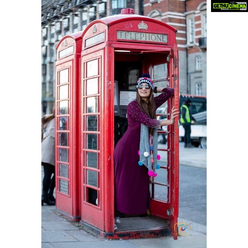 Bhanu Sri Mehra Instagram - First pic posted in 2023 ❤️✨ Pic: @pashamphotography #2023 #newpic #london #londondiaries #telephone #happy #instagram #bhanusree🔥❤️ #hybridpilla London, United Kingdom