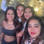 Bhanu Sri Mehra Instagram - Last night birthday party 🥳 @ariyanaglory @sipligunjrahul @rollrida @bindu_madhavii @sirihanmanth @inayasulthanaofficial #birthday #night #happyfaces #lastnight #party #instagram #instafashion #bhanusree🔥❤️ #hybridpilla