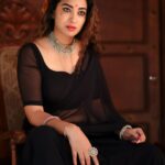 Bhanu Sri Mehra Instagram - Gungubhaikathiawadi in blacksaree 🖤 Pic : @snaplica_official @sonus_drone Wearing : @kalpana_vogeti Jewelry: @sahithivarma_official Location: @thefotogarage #gangubaikathiawadi #bhanusree🔥❤️ #instsgramlover💕 #hybridpilla