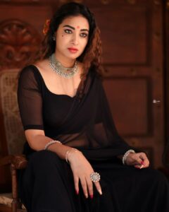 Bhanu Sri Mehra Instagram - Gungubhaikathiawadi in blacksaree 🖤 

Pic : @snaplica_official @sonus_drone 

Wearing : @kalpana_vogeti 
Jewelry: @sahithivarma_official 
Location: @thefotogarage

#gangubaikathiawadi #bhanusree🔥❤️ #instsgramlover💕 #hybridpilla