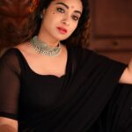 Bhanu Sri Mehra Instagram - Gungubhaikathiawadi in blacksaree 🖤 Pic : @snaplica_official @sonus_drone Wearing : @kalpana_vogeti Jewelry: @sahithivarma_official Location: @thefotogarage #gangubaikathiawadi #bhanusree🔥❤️ #instsgramlover💕 #hybridpilla
