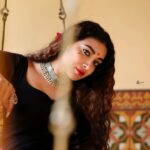 Bhanu Sri Mehra Instagram - Gungubhaikathiawadi in blacksaree 🖤 Pic : @snaplica_official @sonus_drone Wearing : @kalpana_vogeti Jewelry: @sahithivarma_official Location: @thefotogarage #gangubaikathiawadi #bhanusree🔥❤️ #instsgramlover💕 #hybridpilla