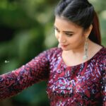 Bhanu Sri Mehra Instagram - Be yourself there's no one better ✨️ Wearing: @kalpana_vogeti Pic 📸: @snaplica_official @sonus_drone Earrings: @pretty.jewelbox #loveliness #bepositive #cool #happy #bhanusree🔥❤️ #newclick #instsgramlover💕