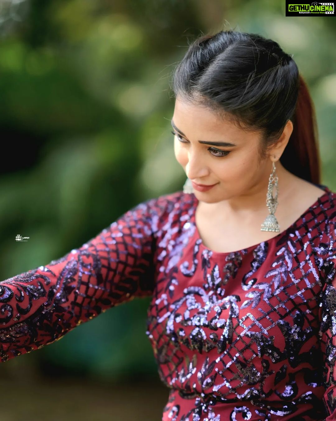 Bhanu Sri Mehra Instagram - Be yourself there's no one better ✨️ Wearing: @kalpana_vogeti Pic 📸: @snaplica_official @sonus_drone Earrings: @pretty.jewelbox #loveliness #bepositive #cool #happy #bhanusree🔥❤️ #newclick #instsgramlover💕