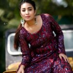 Bhanu Sri Mehra Instagram - Be yourself there's no one better ✨️ Wearing: @kalpana_vogeti Pic 📸: @snaplica_official @sonus_drone Earrings: @pretty.jewelbox #loveliness #bepositive #cool #happy #bhanusree🔥❤️ #newclick #instsgramlover💕