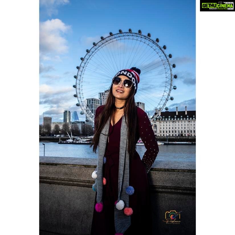 Bhanu Sri Mehra Instagram - First pic posted in 2023 ❤️✨ Pic: @pashamphotography #2023 #newpic #london #londondiaries #telephone #happy #instagram #bhanusree🔥❤️ #hybridpilla London, United Kingdom
