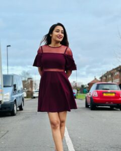 Bhanu Sri Mehra Instagram - The world is yours to explore ✨

#london #londondiaries #bhanusree🔥❤️ #travel #time #hybridpilla