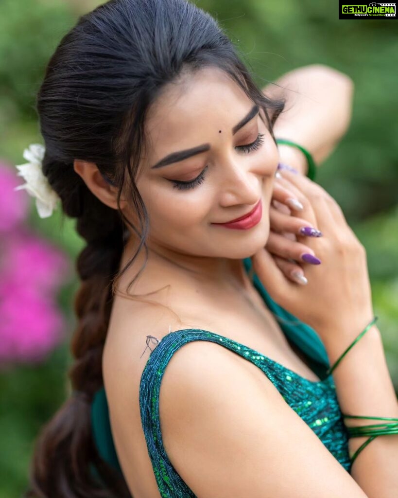 Bhanu Sri Mehra Instagram - When in doubt wear a saree 🦚 Wearing: @kalpana_vogeti Click 📸: @manoj_gangula Hairstyle: @hairstylistravi #saree #love #green #bhanusree🔥❤ #hybridpilla #instagram #instapost