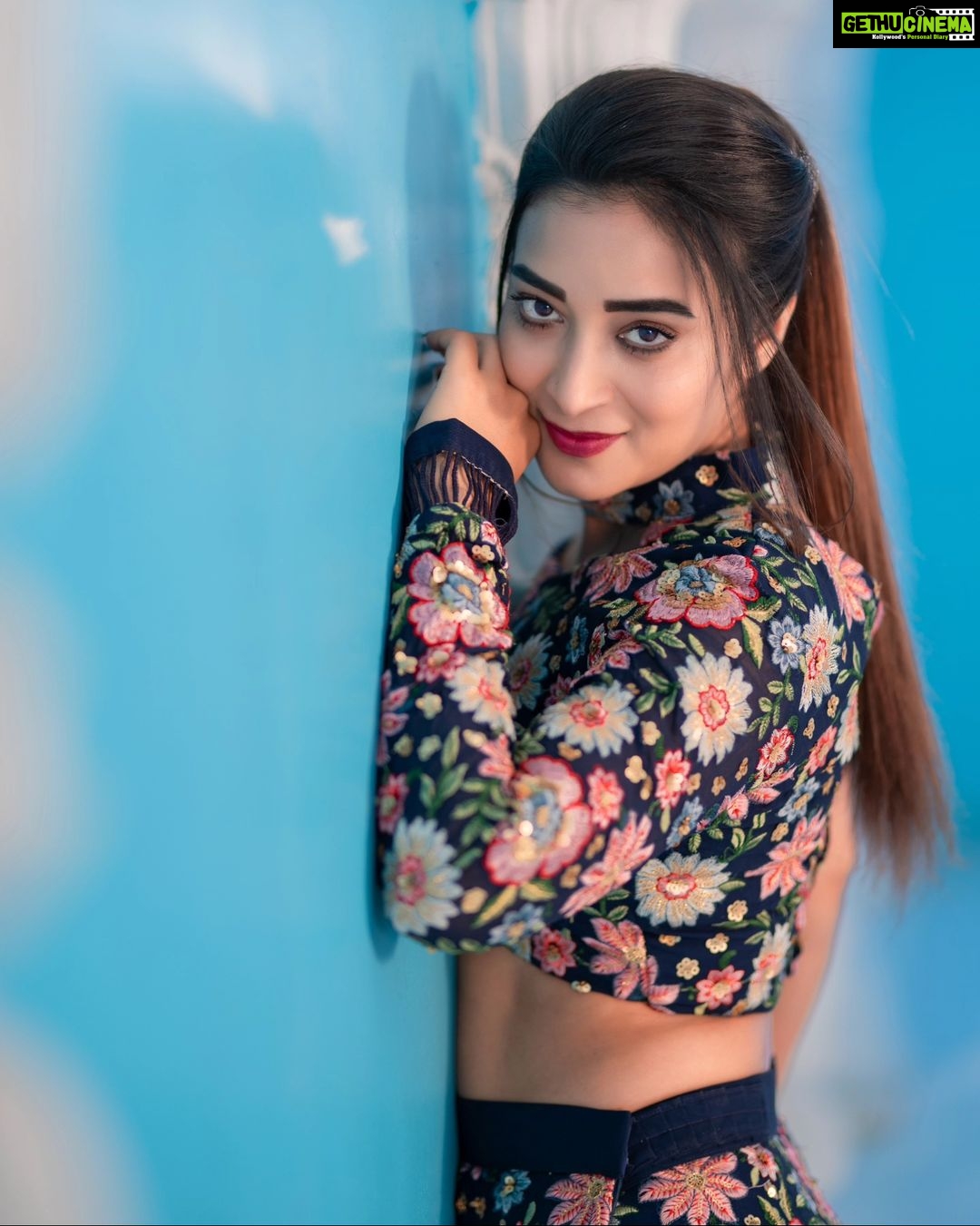 Bhanu Sri Mehra Instagram - Be great full for the little things in life ✨️ 📸 : @manoj_gangula Wearing: @kalpana_vogeti Hairstyle: @hairstylistravi #tollywoodactress #southindianactress #bhanusree🔥❤️ #hybridpilla #newclick