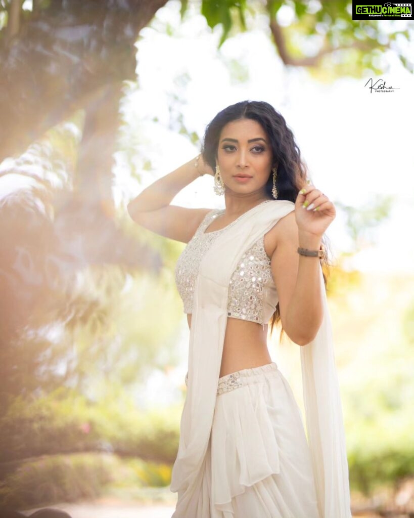 Bhanu Sri Mehra Instagram - ✨️ Styled by @officialanahita Outfit: @neelias_official Makeup: @vitta_makeovers PC: @they_call_me_keshu #instapost #bhanusree🔥❤️ #hybridpilla #southindianactress #tollywoodactress #telugupilla