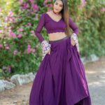 Bhanu Sri Mehra Instagram - Life is too short to wear boring 😴 clothes 🪻 Wearing : @sridevidesignerstudio PC : @manoj_gangula Hairstyle: @hairstylistravi #bhanusree🔥❤️ #hybridpilla #instafashion #halfsaree #love