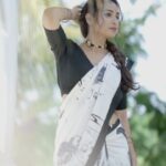 Bhanu Sri Mehra Instagram - 🖤 #sareelove #bhanusree🔥❤️ #treditional #trending