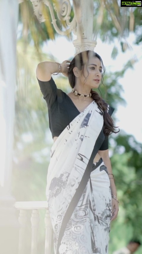 Bhanu Sri Mehra Instagram - 🖤 #sareelove #bhanusree🔥❤️ #treditional #trending