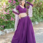 Bhanu Sri Mehra Instagram - Life is too short to wear boring 😴 clothes 🪻 Wearing : @sridevidesignerstudio PC : @manoj_gangula Hairstyle: @hairstylistravi #bhanusree🔥❤️ #hybridpilla #instafashion #halfsaree #love