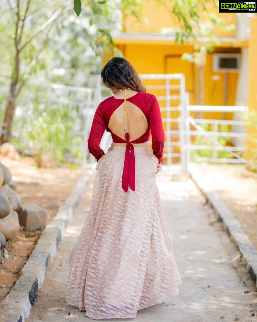 Bhanu Sri Mehra Instagram - 🌹 Wearing : @kalpana_vogeti Click 📸: @they_call_me_keshu #newclick #bhanusree🔥❤ #instapost #instafashion #tollywoodactress #southindianactress