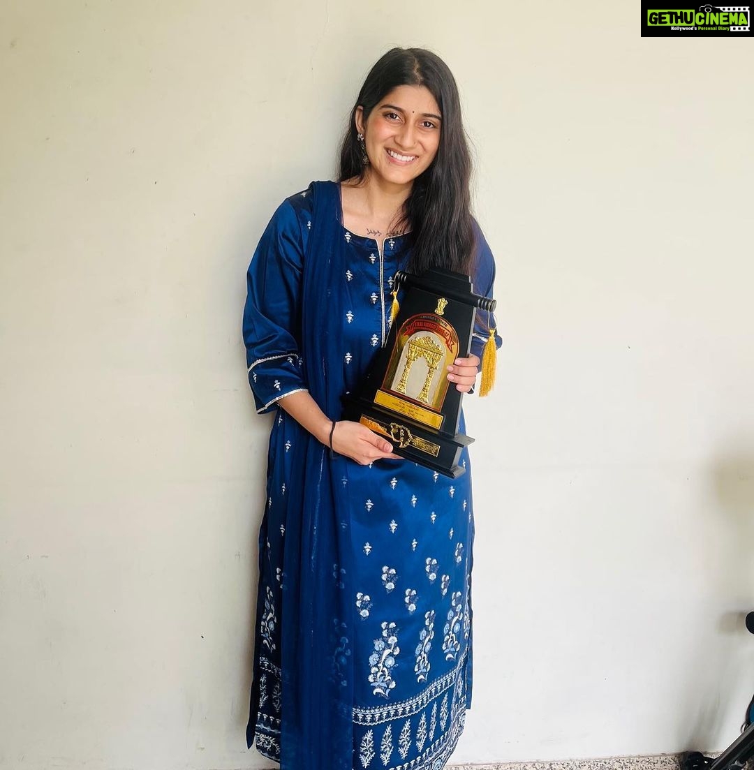 Deeksha Joshi Instagram - #shubhaarambh was my first film. I was a naive, gullible person back then who had just entered into the world of cinema acting. Thank you Gujarat state film awards for this beautiful recognition for my first film. 🙏🌸