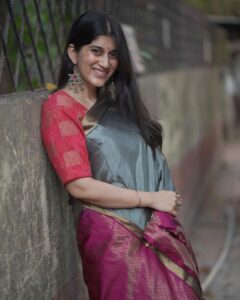 Deeksha Joshi Instagram - 🌺

Stylist: @styleitwithniki
Saree: @thc.theheritageculture
Blouse: @anonymousdesignerwear
Jewellry: @culture_signature_jalpathakkar
Assisted by @rudradave33
Photographer: @iam_rajinamdar