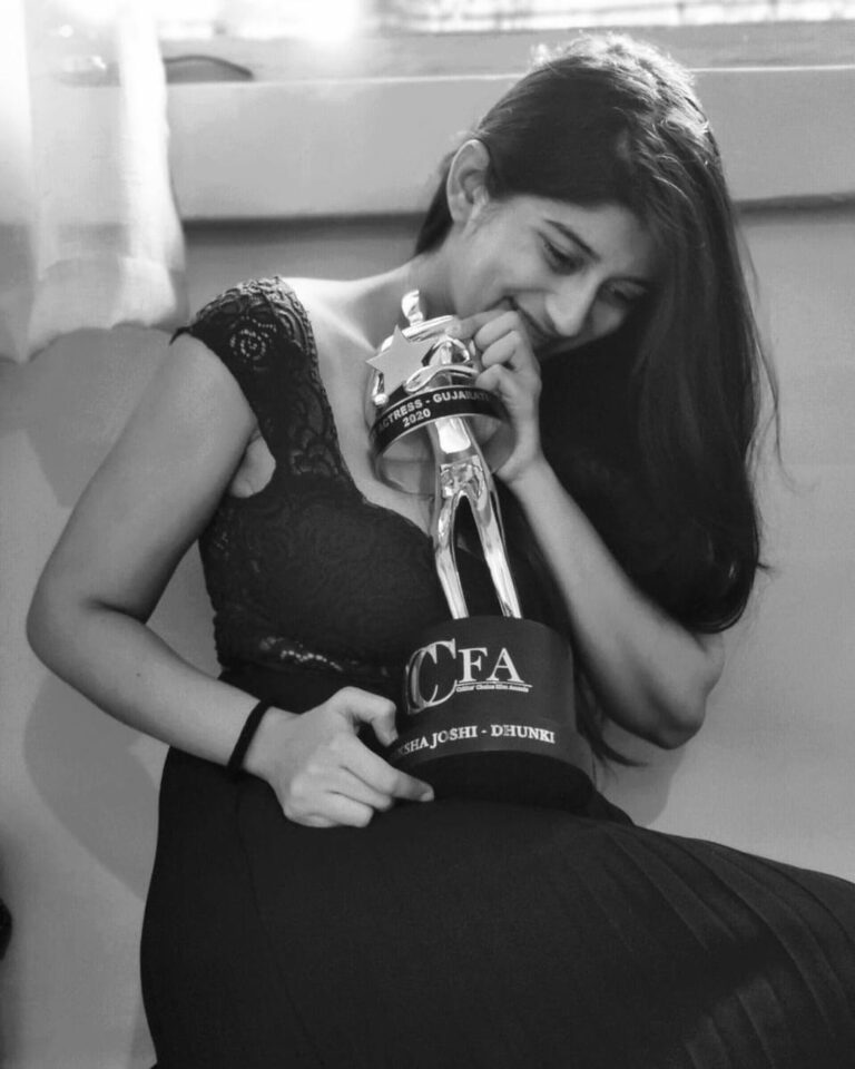 Deeksha Joshi Instagram - Best Actress (Gujarati) for Dhunki – Thank you @criticschoicefilmawards @filmcriticsguild An absolutely overwhelming moment for me… Dhunki is a very very special film for me as it was a very heartfelt attempt, the most natural I have ever been on screen till now. Shreya is one of my favorite characters that I’ve played, I’ve learnt and developed so many things from her that I will cherish for a lifetime. So grateful to be a part of this film. A big thank you to you @anishtshah & everybody who was a part of this film for making it what it is. This wouldn’t have been possible without you guys. Love, Deeksha.