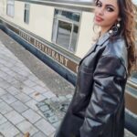 Devshi Khandur Instagram - To travel is to live ❤️ #devshikhanduri #travel #travelgram #traveling #uk #unitedkingdom United Kingdom