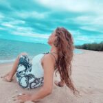 Devshi Khandur Instagram - Mermaid for Life 🧜‍♀️ Playing with the sand by choice 🫶💙 #devshikhanduri #beautifuldestinations #beautiful #beach #waves #travel #Thailand #mermaid #skyline #gulimata #saadlamjarred #shreyaghoshal
