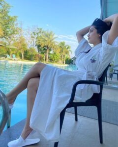 Digangana Suryavanshi Instagram - The sky is blue and so is the pool... #justcozitrhymes 
Thank you @theforestclubresort @zuperhotels , we had a great time ❤️