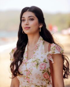 Digangana Suryavanshi Instagram - Thank you for your love ❤️ #kamtohnahi 

#diganganasuryavanshi #digangana