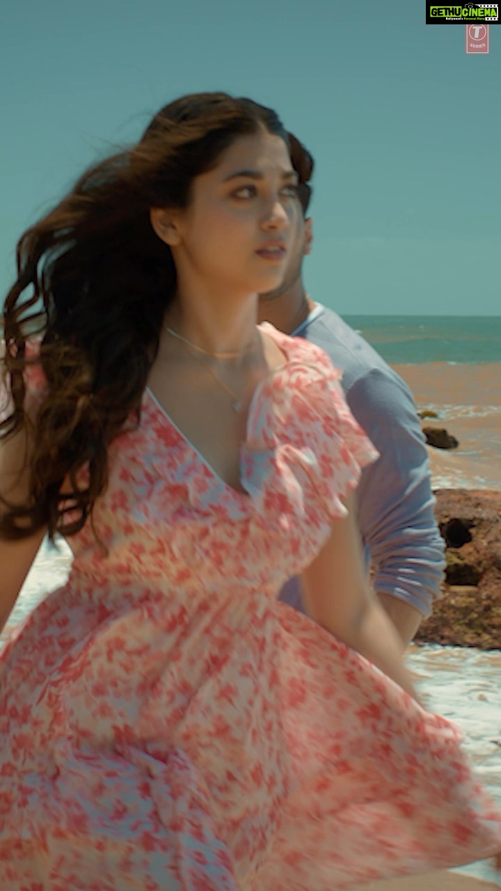 Digangana Suryavanshi Instagram - Here to take you on a roller coaster of emotions with our Adhoori love story! #KamTohNahi out now, tune in. #tseries @tseries.official #BhushanKumar @payaldevofficial @rohitpurohit08 @kunaalvermaa @adityadevmusic @videobrainsofficial