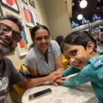 Divya Padmini Instagram - New year eve❤️ #newyear #newyear2023 #newyeareve #party #us #family #wethree #binded #together #myvedu #pizzeria #pizzaexpress #mumbai #welovemumbai Oberoi Mall