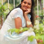 Divya Padmini Instagram - Varshamayooramengo peelividarthidumbol….🎶 📸 : @_q_creations_