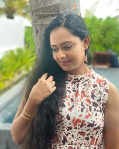 Divya Padmini Instagram - Beach days…🌊⛱️

#throwback #beachdays #maldivesislands #beautifuldestinations #beautifuldays#family #familytime #villanauticaparadiseisland  @ratheesh_balakrishnan_poduval @villanautica.maldives