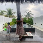 Divya Padmini Instagram - Beach days…🌊⛱️ #throwback #beachdays #maldivesislands #beautifuldestinations #beautifuldays#family #familytime #villanauticaparadiseisland @ratheesh_balakrishnan_poduval @villanautica.maldives Villa Nautica, Maldives