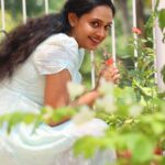 Divya Padmini Instagram - Varshamayooramengo peelividarthidumbol….🎶 📸 : @_q_creations_