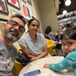 Divya Padmini Instagram - New year eve❤️ #newyear #newyear2023 #newyeareve #party #us #family #wethree #binded #together #myvedu #pizzeria #pizzaexpress #mumbai #welovemumbai Oberoi Mall