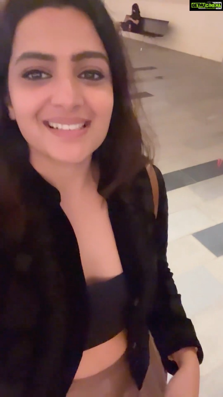 Divya Pillai Instagram - Reeled in some very special moments from #april ❤️ #iloveyou #beautiful #souls #friends #friendshipgoals #love #happiness #paris #dusseldorf #london #soho #dublin #portugal #lisboa #faro #algarve #malaga #barcelona #spain #travelbug #travel #travelgram #reelsinstagram #reeledit #instagood #potd #life #travelreels #instatravel