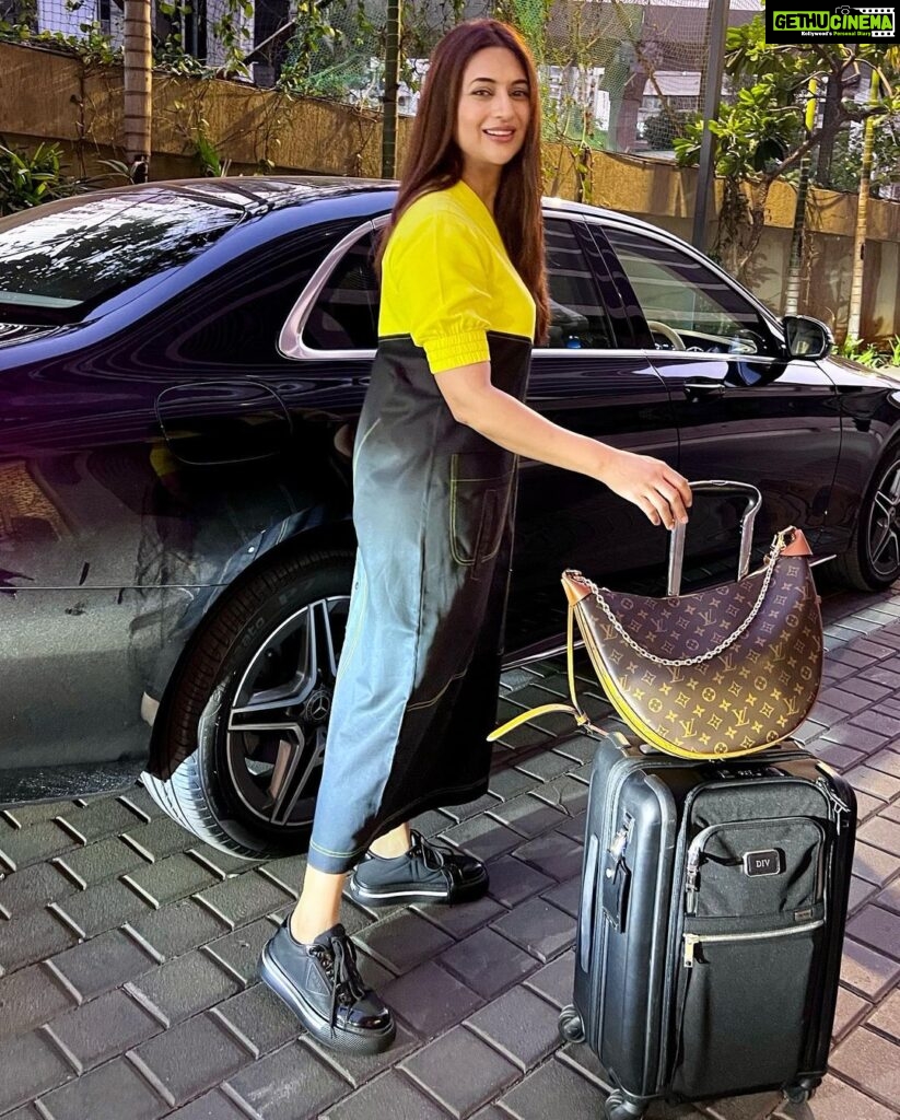 Divyanka Tripathi Instagram - Excited to tell you...flying off to Cape Town to give a tiny twist to Khatron Ke Khiladi 13. Carrying your love with me.😍 . . . . 🧚‍♀️ @stylebysugandhasood 💃@vyoum_official #KKK13 #KKK #Challenger