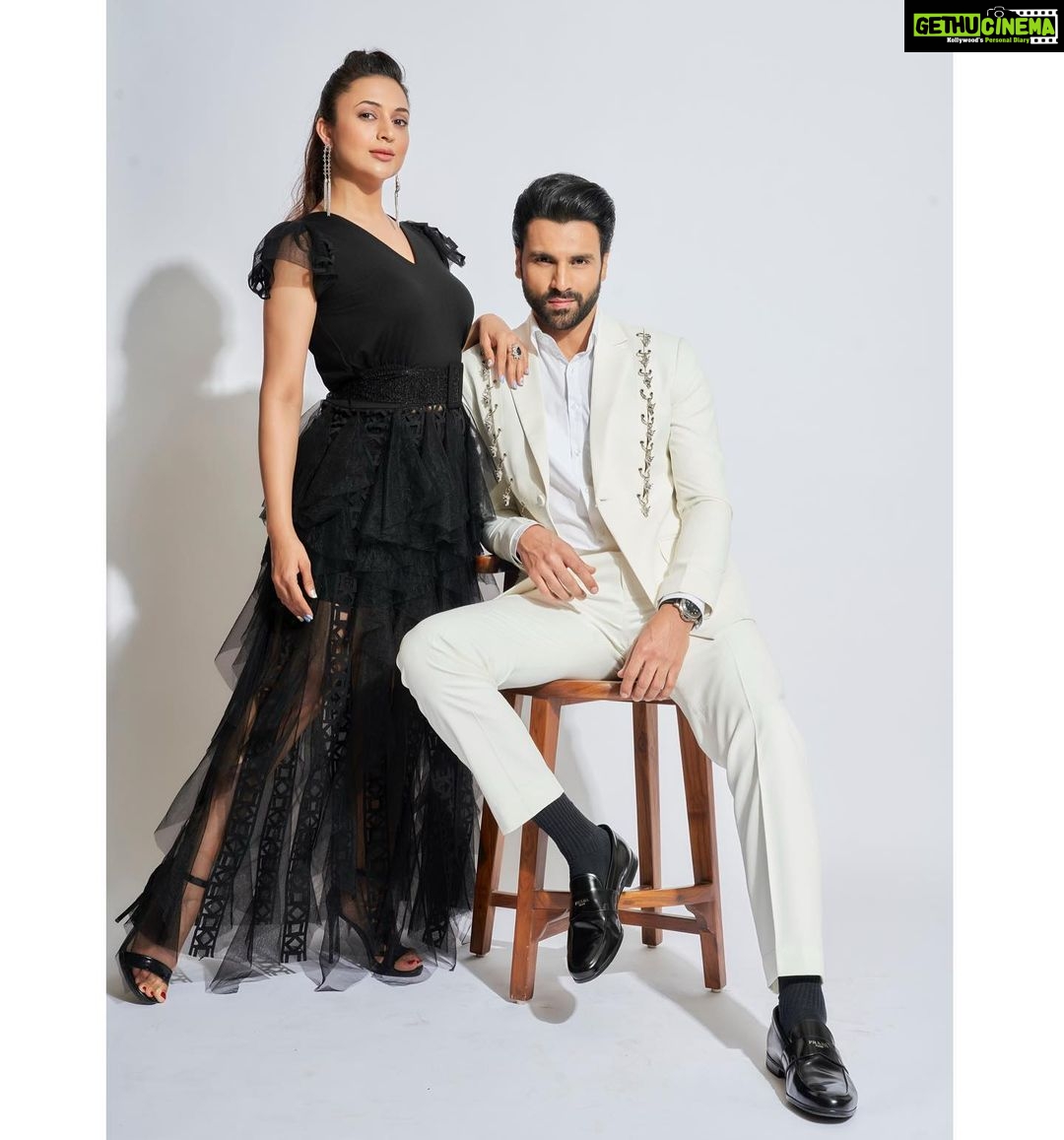 Divyanka Tripathi Instagram - 🖤🤍 Divyanka’s outfit: @deepikaaroralabel Vivek’s outfit: @diermeiss_by_the_dragon_lady Styledby: @stylebysugandhasood @teamsugandhasood @styleitupwithmicheala @vibhutistyles Clickedby: @kvinayak11 Makeup: @sharukh_rocks902 Hairstylist: @makeupbybhavik