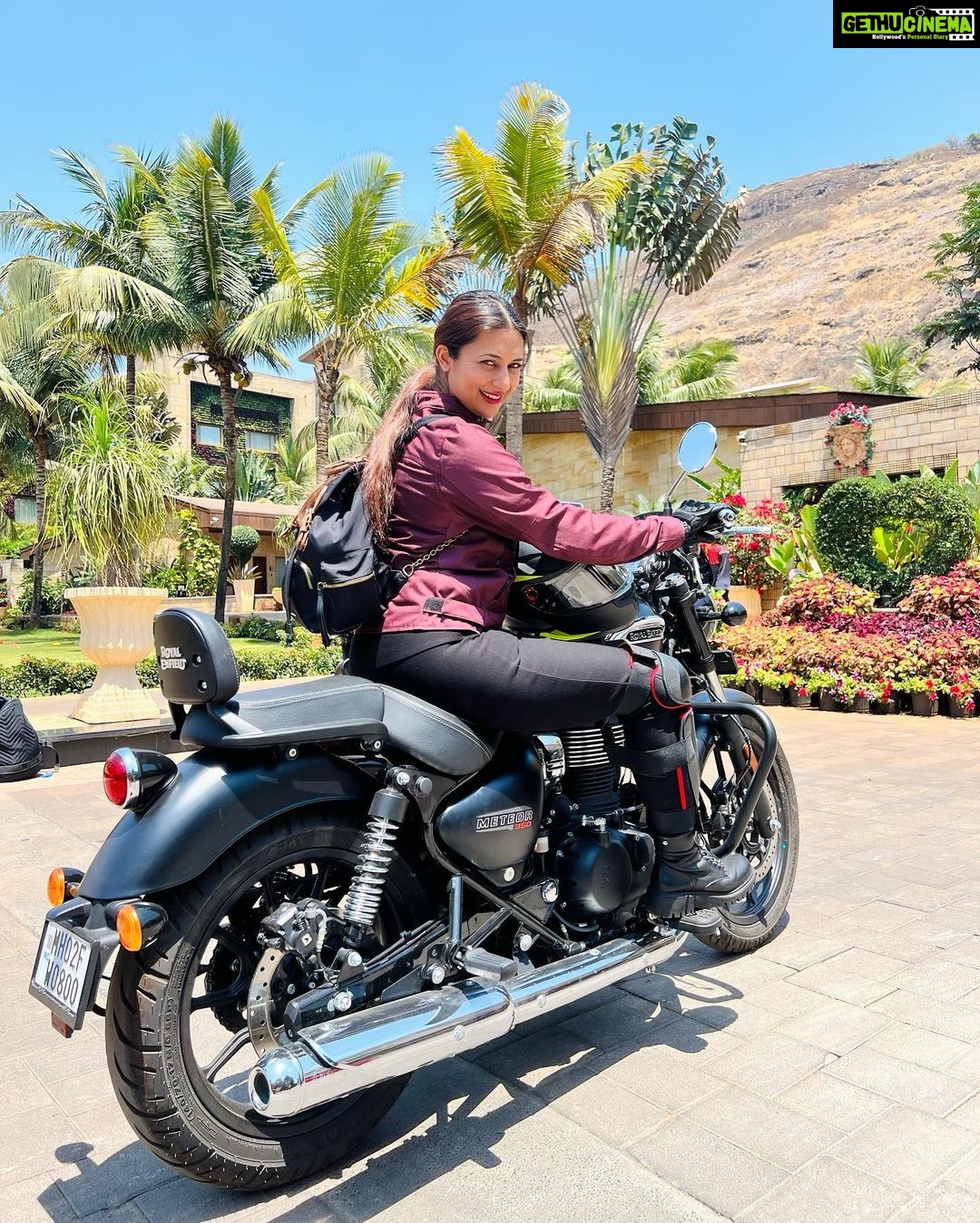 Divyanka Tripathi Instagram - Chal Zindagi 😀❤️ @vivekdahiya Lonavala Hill Station
