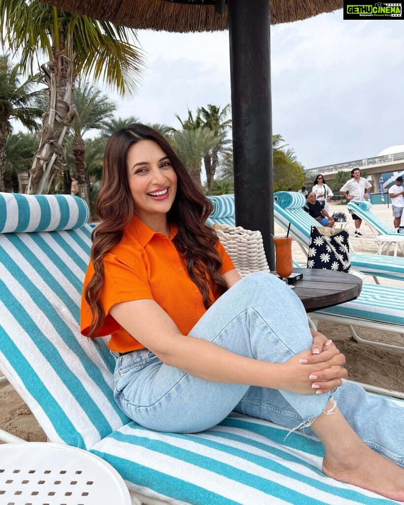 Divyanka Tripathi Instagram - Orange is the new black 🧡