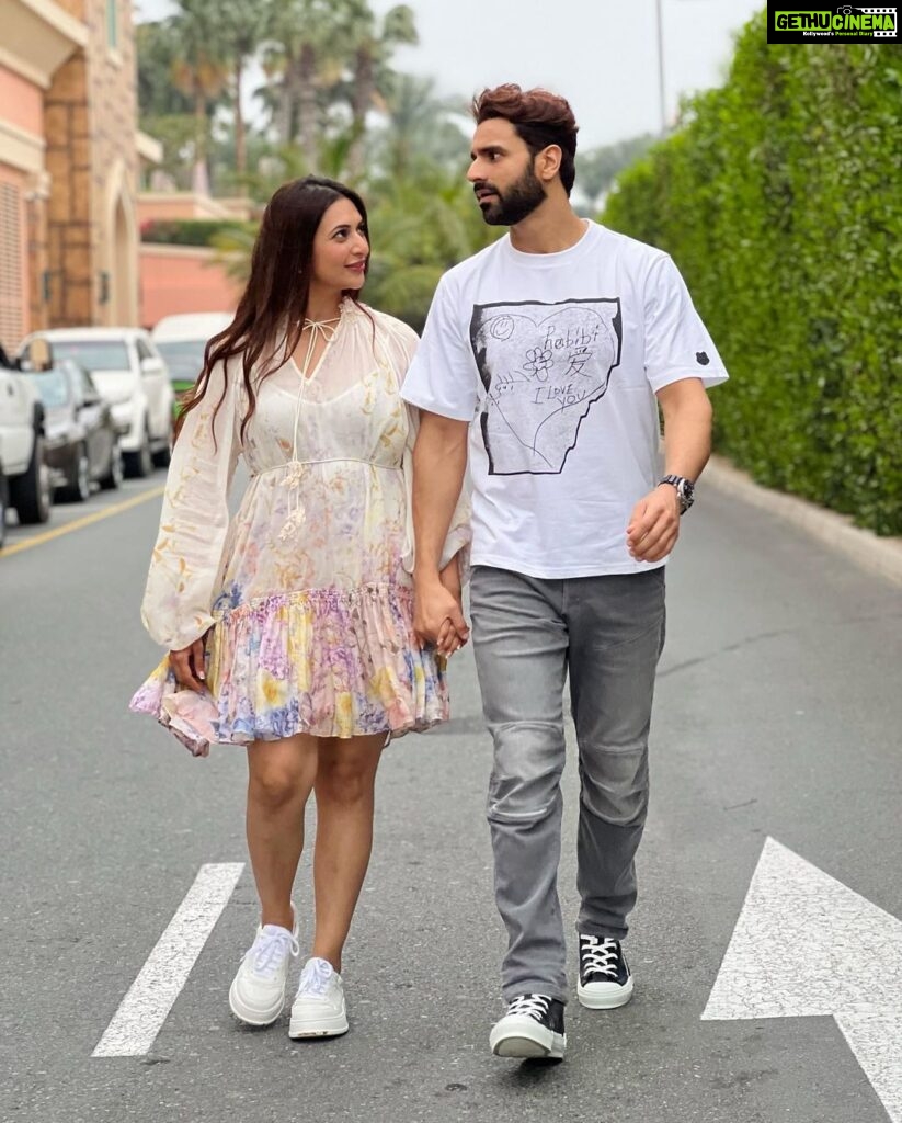 Divyanka Tripathi Instagram - My tee says it all - habibi, I love you ❤️